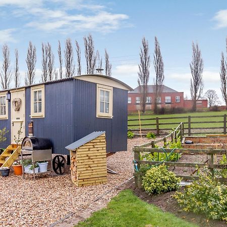 The Lambing Shed Villa Ryhill ภายนอก รูปภาพ