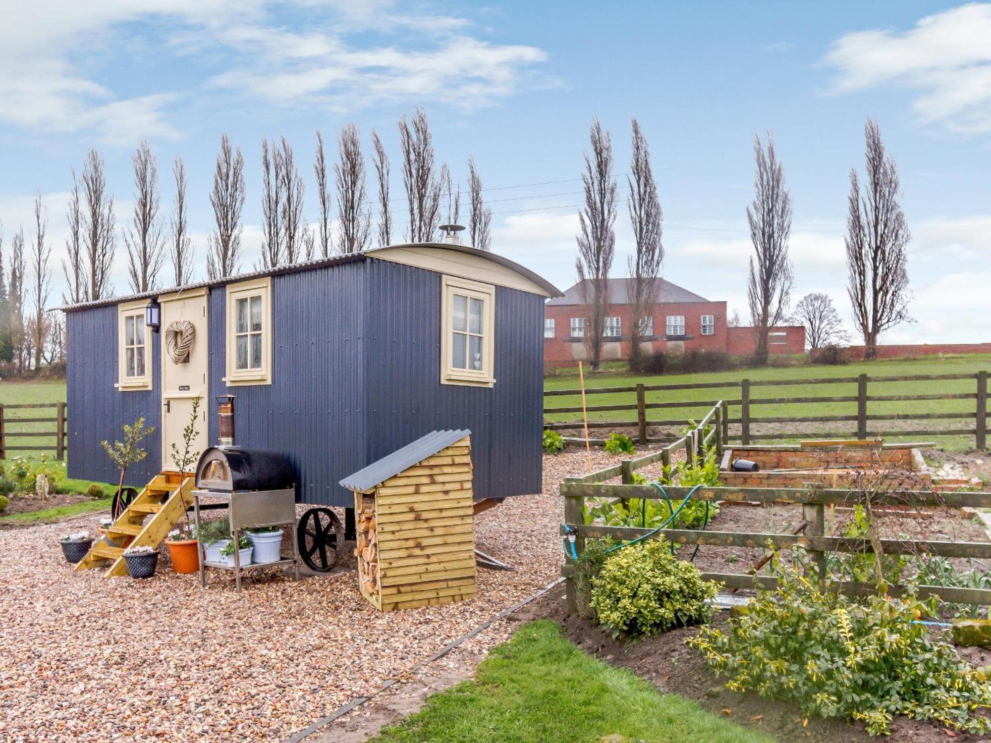 The Lambing Shed Villa Ryhill ภายนอก รูปภาพ