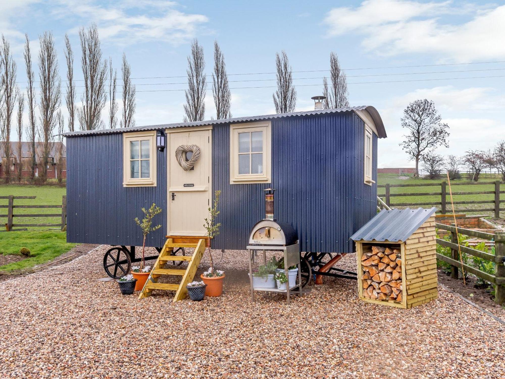 The Lambing Shed Villa Ryhill ภายนอก รูปภาพ