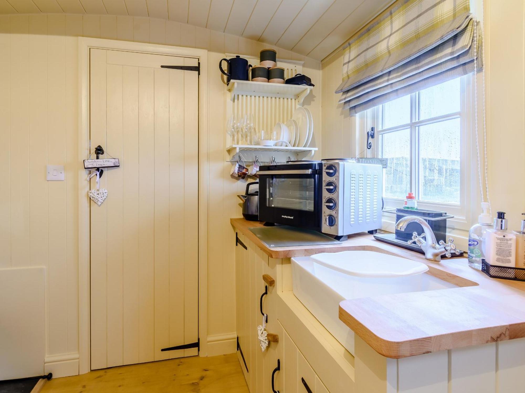 The Lambing Shed Villa Ryhill ภายนอก รูปภาพ