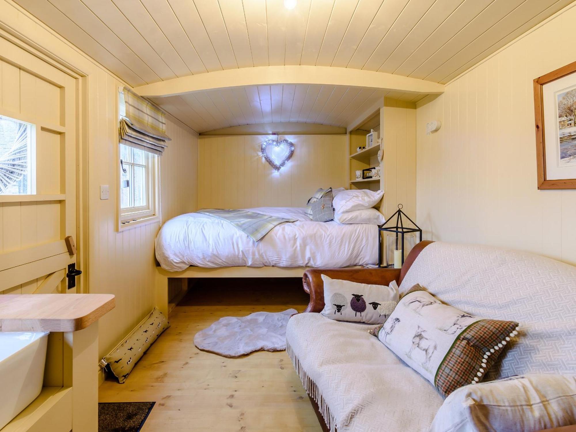 The Lambing Shed Villa Ryhill ภายนอก รูปภาพ