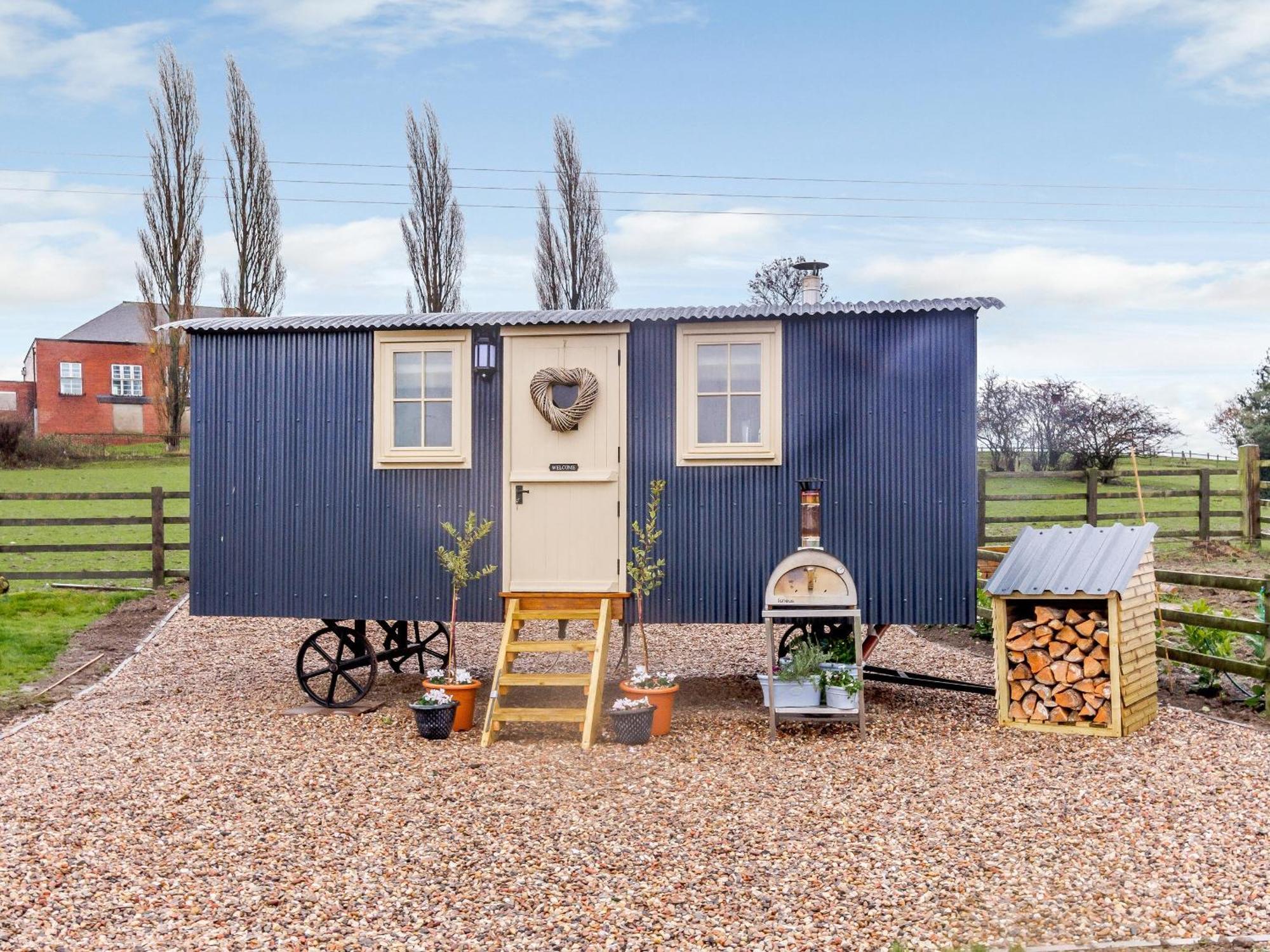 The Lambing Shed Villa Ryhill ภายนอก รูปภาพ